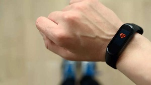 Fitness Trackers: Heart Health Booster or Hidden Risk? Expert Weighs Pros and Cons
OR
Beyond the Steps: Fitness Trackers, Heart Health, and the Unexpected Downsides You Need to Know