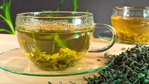Green Tea vs. Black Tea: Unveiling the Gut Health and Blood Sugar Benefits