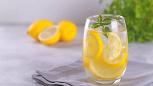 Green tea vs lemon water for glowing skin: Myths, benefits, and expert-backed skincare secrets