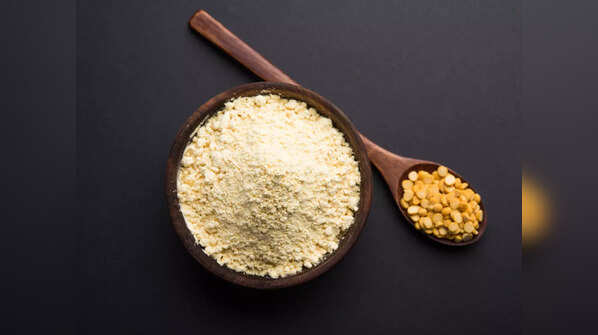 Adding besan to wheat flour