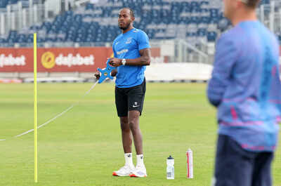Jofra Archer in action