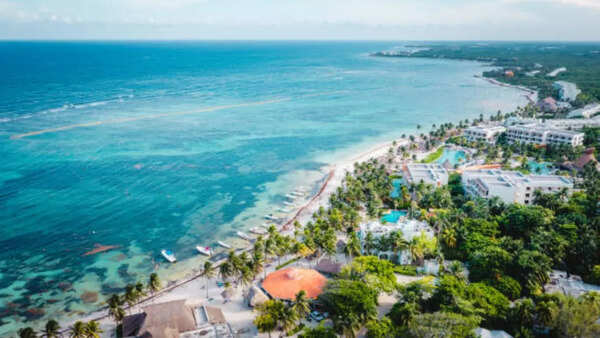 Turquoise waters of Cancun, a perfect beach getaway in Mexico