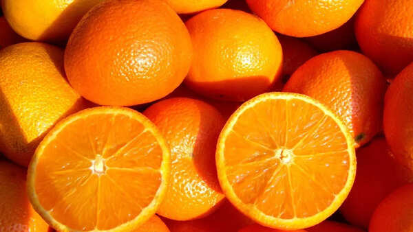 Pile of oranges, a good source of Vitamin C