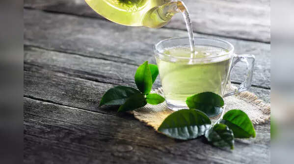 Antioxidant-rich green tea for skin protection