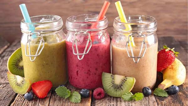 A visual guide to various smoothie types and their unique ingredients.